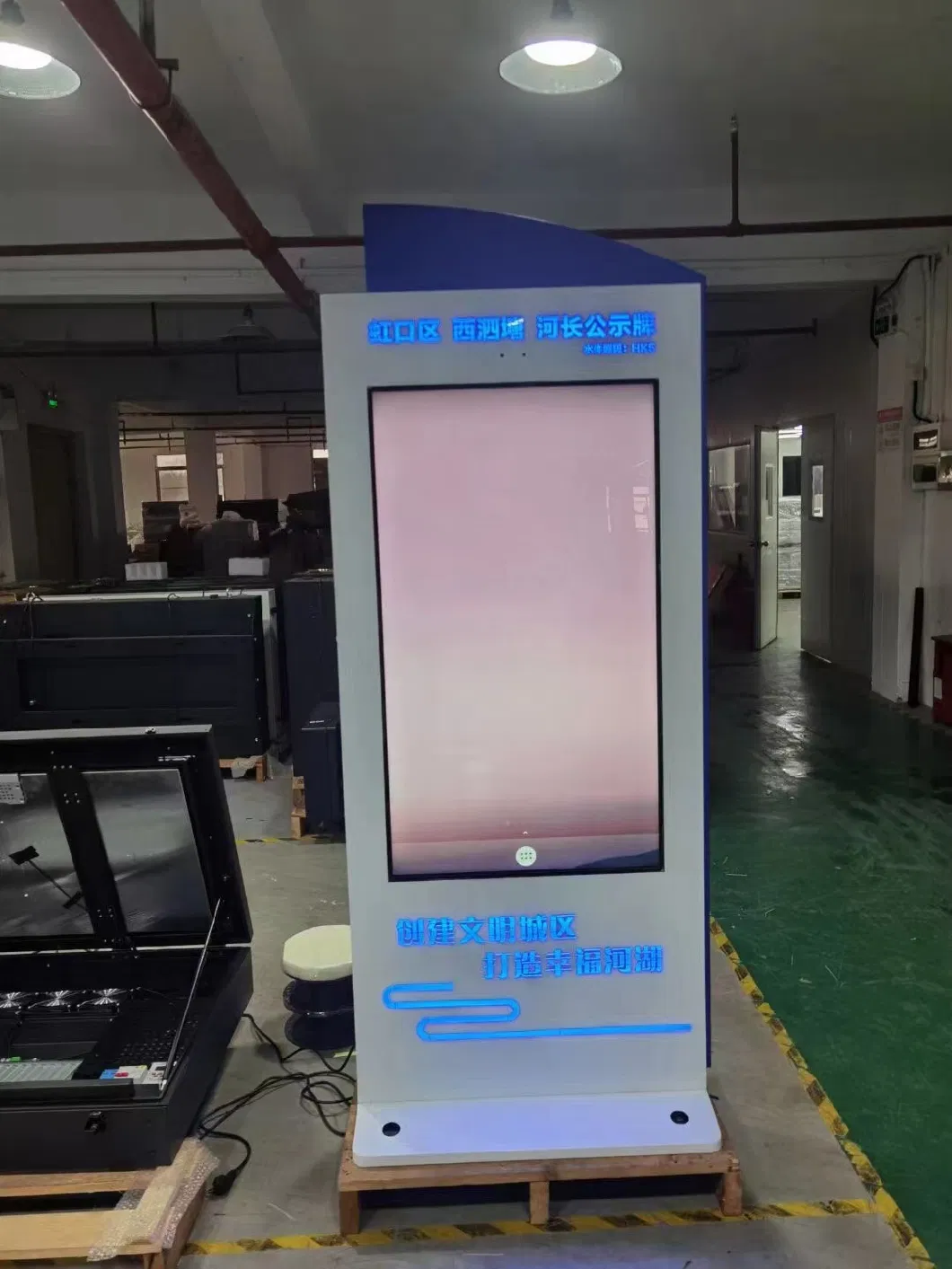 55inch Floor Standing Totem Touch Screen Digital Signage Outdoor LCD Advertising Display Digital Kiosk Camera Mic Built in